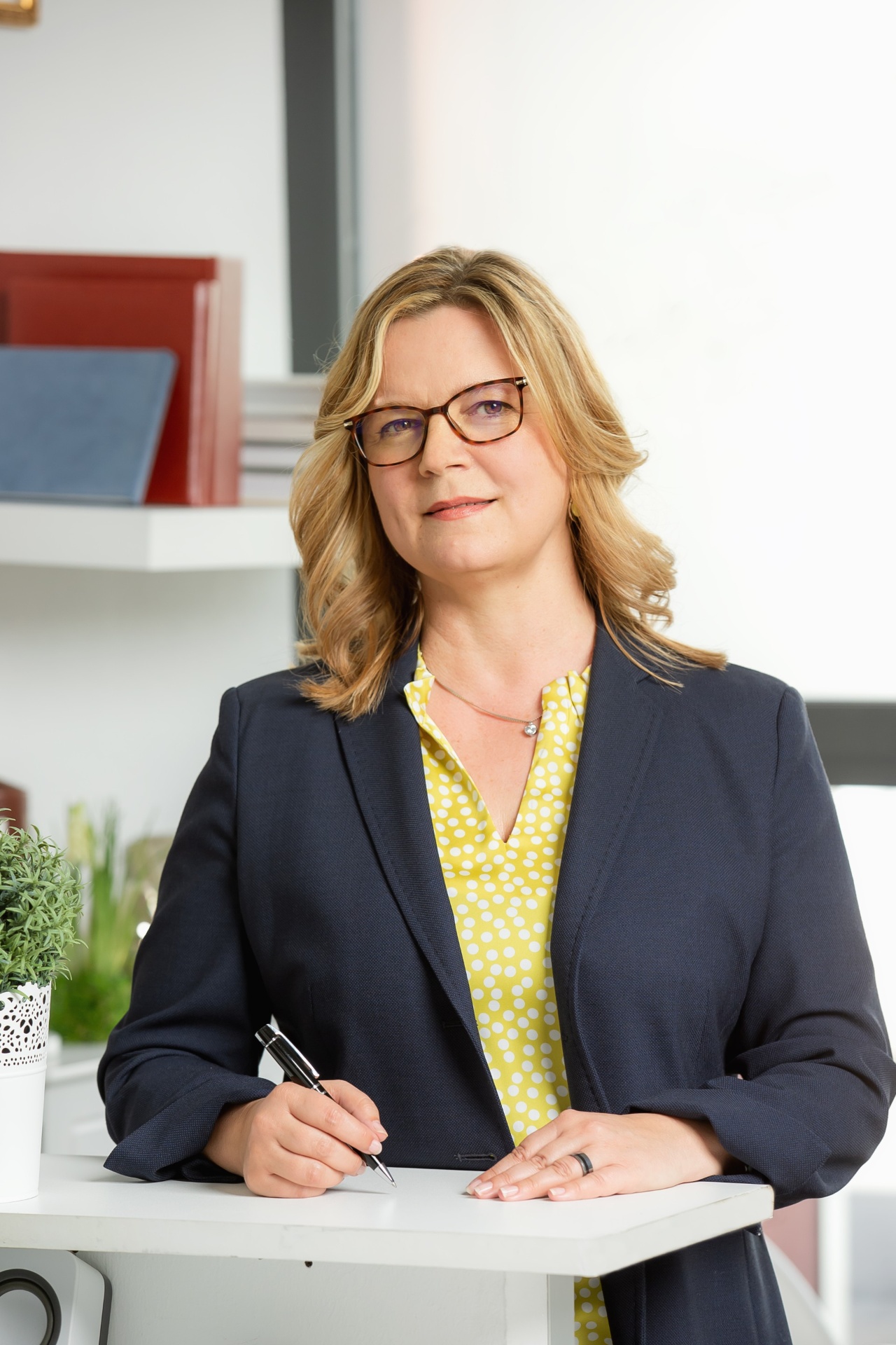 Carmen Martin, IHK-zertifizierte Generationenberaterin, im Beratungsgespräch